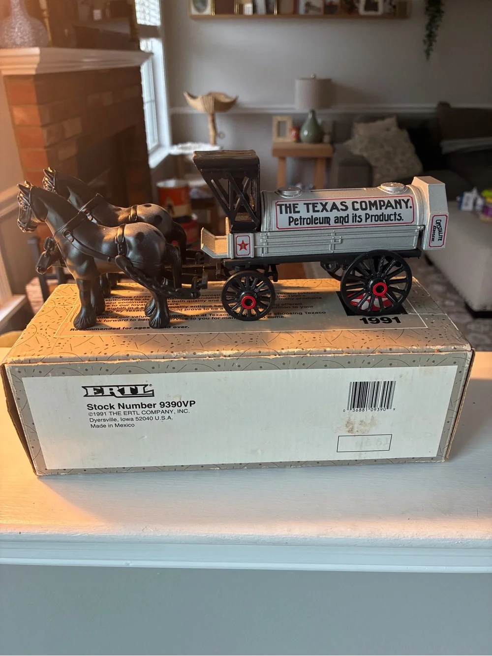 Title: Vintage ERTL Texaco Horse & Tanker Locking Coin Bank (Collector's Series